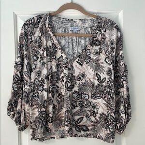 Evereve Black and White Ruched Cuffed Sleeve Blouse